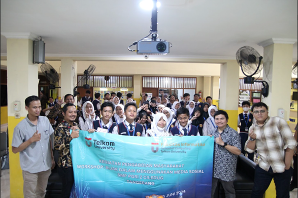 Workshop Cyberbullying dan Bijak dalam Bermedia Sosial di SMP PGRI 2 Ciledug Tangerang.