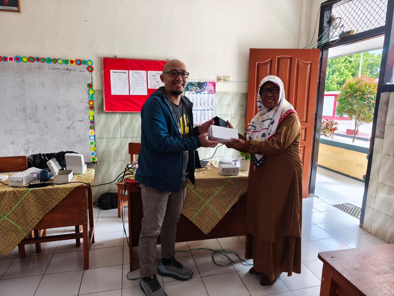 Meningkatkan Efisiensi Presensi Siswa dengan Teknologi IoT di Sekolah Meningkatkan Efisiensi Presensi Siswa dengan Teknologi IoT di Sekolah