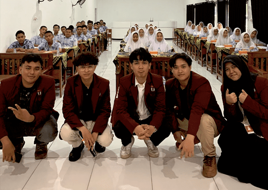 Workshop Pengenalan Kecerdasan Artifisial dan Kejahatan Siber di Pondok Pesantren Modern Assuruur Baleendah Workshop Pengenalan Kecerdasan Artifisial dan Kejahatan Siber di Pondok Pesantren Modern Assuruur Baleendah